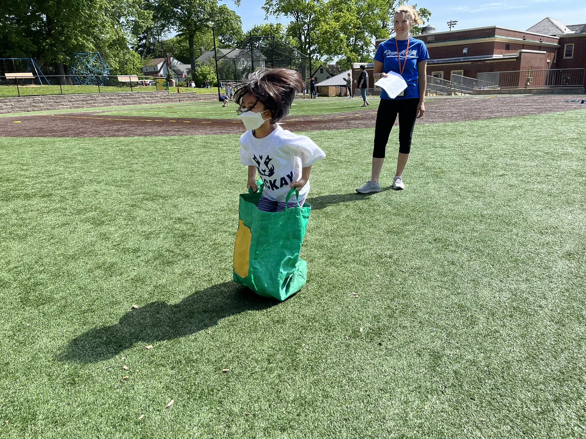 BBH_Yoo's tweet photo. Field Day Fun! #TeamMackay https://t.co/RcDjwtJeQj