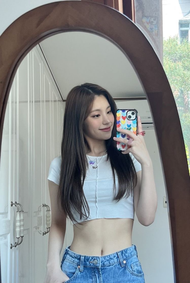 Chaeryeongchoca's tweet photo. My YEJI🎀 https://t.co/lCGO6mvcxF