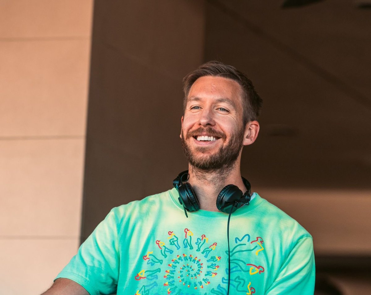 RapTentacion's tweet photo. 🚨 Calvin Harris x Young Thug x Dua Lipa

Le DJ Calvin Harris sortira vendredi "Potion", le premier single de son album "Funk Wav Vol 2" 👀

Young Thug (toujours en prison) et Dua Lipa seront présent dessus. L'été arrive rapidement 🌞 https://t.co/bTnpUCRUGO