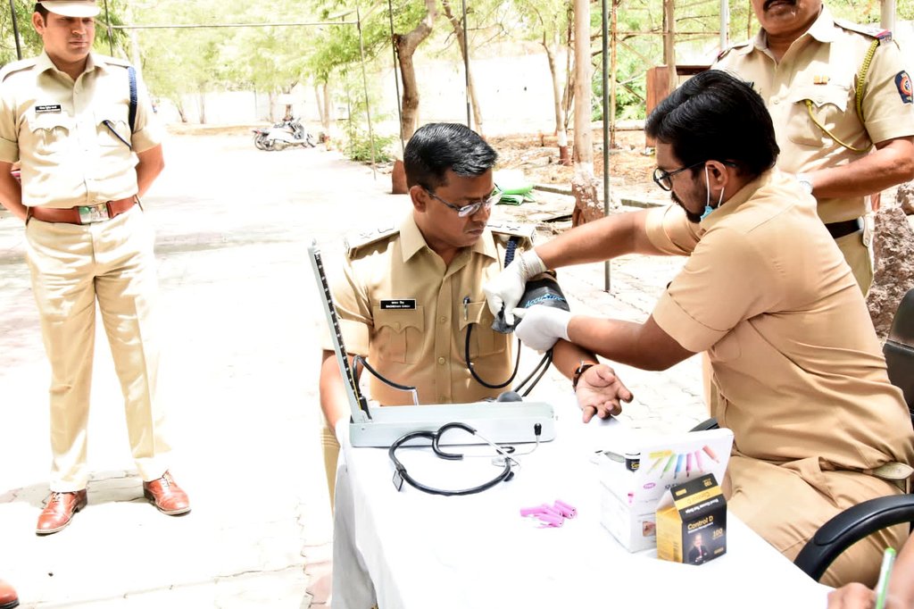 'जागतिक उच्च रक्तदाब दिना'निमित्त <a href="/SP_Washim/">वाशिम पोलीस - Washim Police</a> येथे आरोग्य तपासणी शिबिराचे आयोजन करण्यात आले. यावेळी 13 पोलीस अधिकारी व 84 पोलीस अंमलदार यांनी आरोग्य तपासणी केली.
#health #camp
<a href="/IPS_Bachchan/">Bachchan Singh</a> @digp_range <a href="/DGPMaharashtra/">महाराष्ट्र पोलीस - Maharashtra Police</a> <a href="/maharashtra_hmo/">HMO Maharashtra</a> <a href="/InfoWashim/">जिल्हा माहिती कार्यालय वाशिम</a> <a href="/DesaiShambhuraj/">Shambhuraj Desai</a>