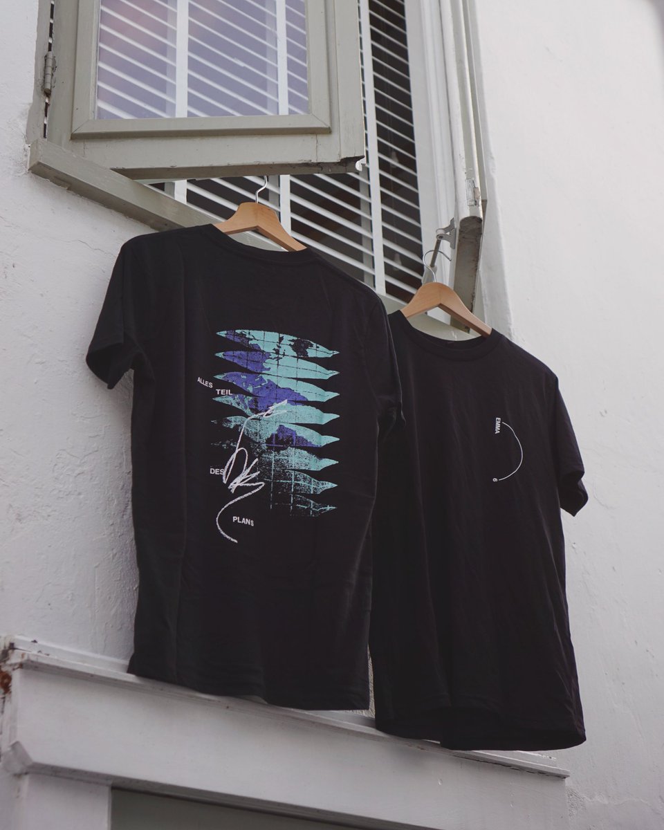 Noch bis nächste Woche könnt ihr euch ein „Alles Teil des Plans“- Shirt sichern. Danach nicht mehr. Wir freuen uns auf eure Vorbestellungen. 💝 rb.gy/d3qamk