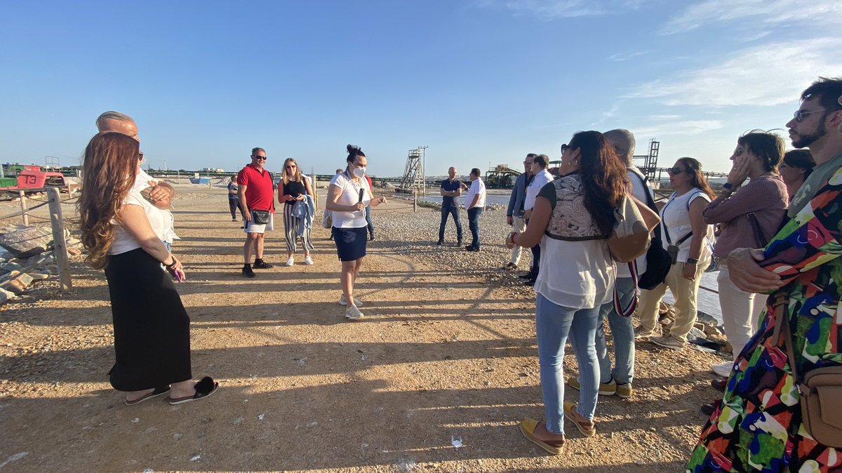 EduardoDolon's tweet photo. Una experiencia turístico sensorial que pone en juego los cinco sentidos es el proyecto que está poniendo en marcha Ociomar a través de las rutas turísticas en la Industria Salinera de Torrevieja, donde tuve la oportunidad de participar en la prueba piloto.

#poryparatorrevieja https://t.co/blP9P1OKGc
