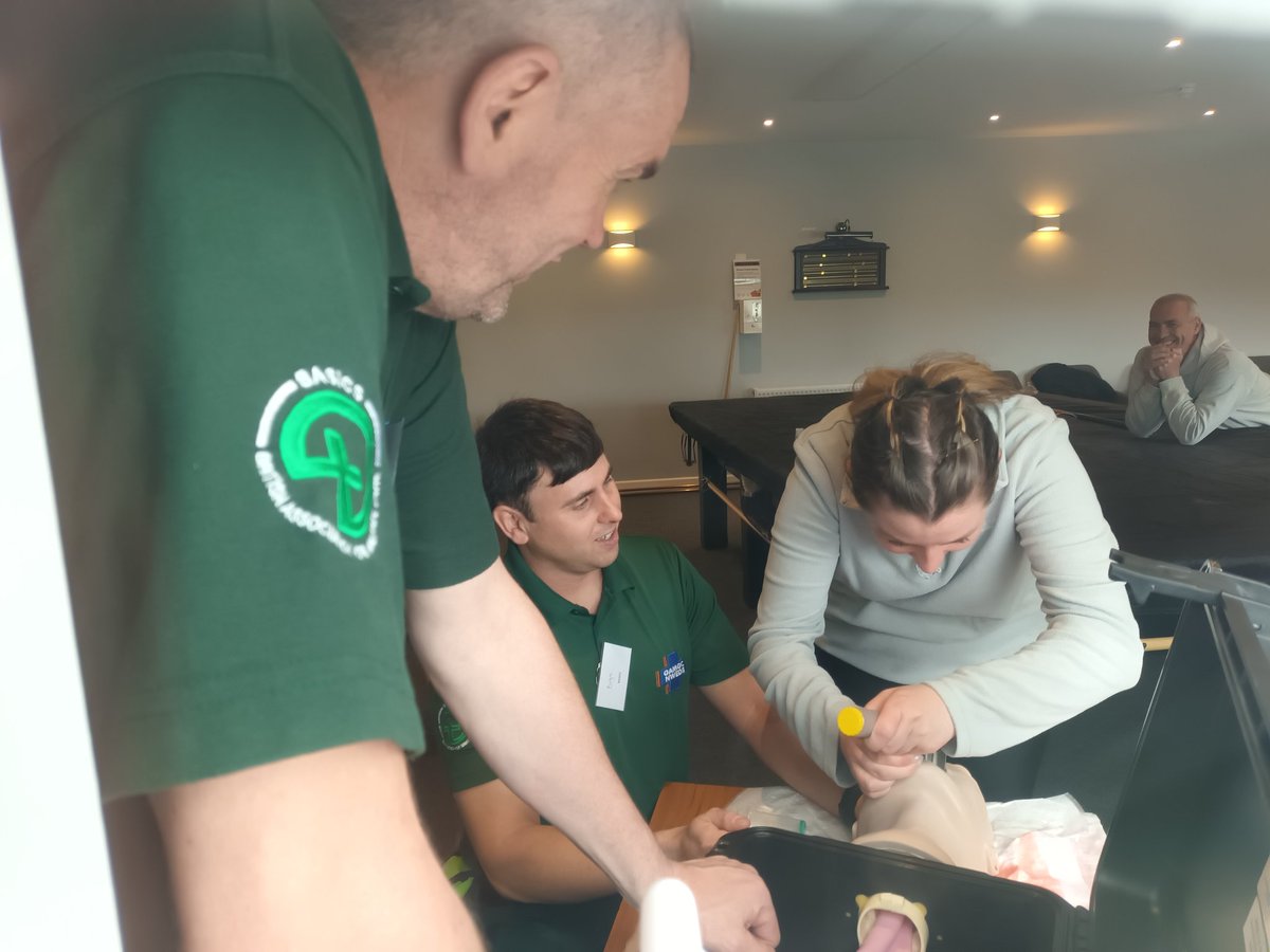 Practising airway management with <a href="/NorthDoctors/">North Wales Emergency Doctors Service</a> volunteer at at Rural Health Emergency Medicine Day. <a href="/CardiffMBBChC21/">Cardiff Uni C21</a> <a href="/medicalbangor/">North Wales Medical School</a> <a href="/meddygolbangor/">Ysgol Feddygol Gogledd Cymru</a> <a href="/csubbe/">Chris Subbe</a> <a href="/sumanmitr4/">Sumanmitra</a>