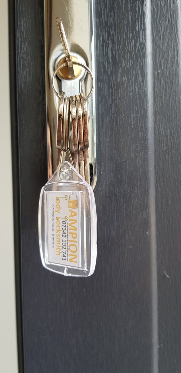 locksmith_lady's tweet photo. Broken key extracted and new locks fitted as they were faulty Thankyou for the lovely cup of tea it was much needed in this rubbish weather today π #FemaleLocksmith #MiltonKeynes #Buckingham #LovelyCupOfTea https://t.co/ImdQfI6ktX