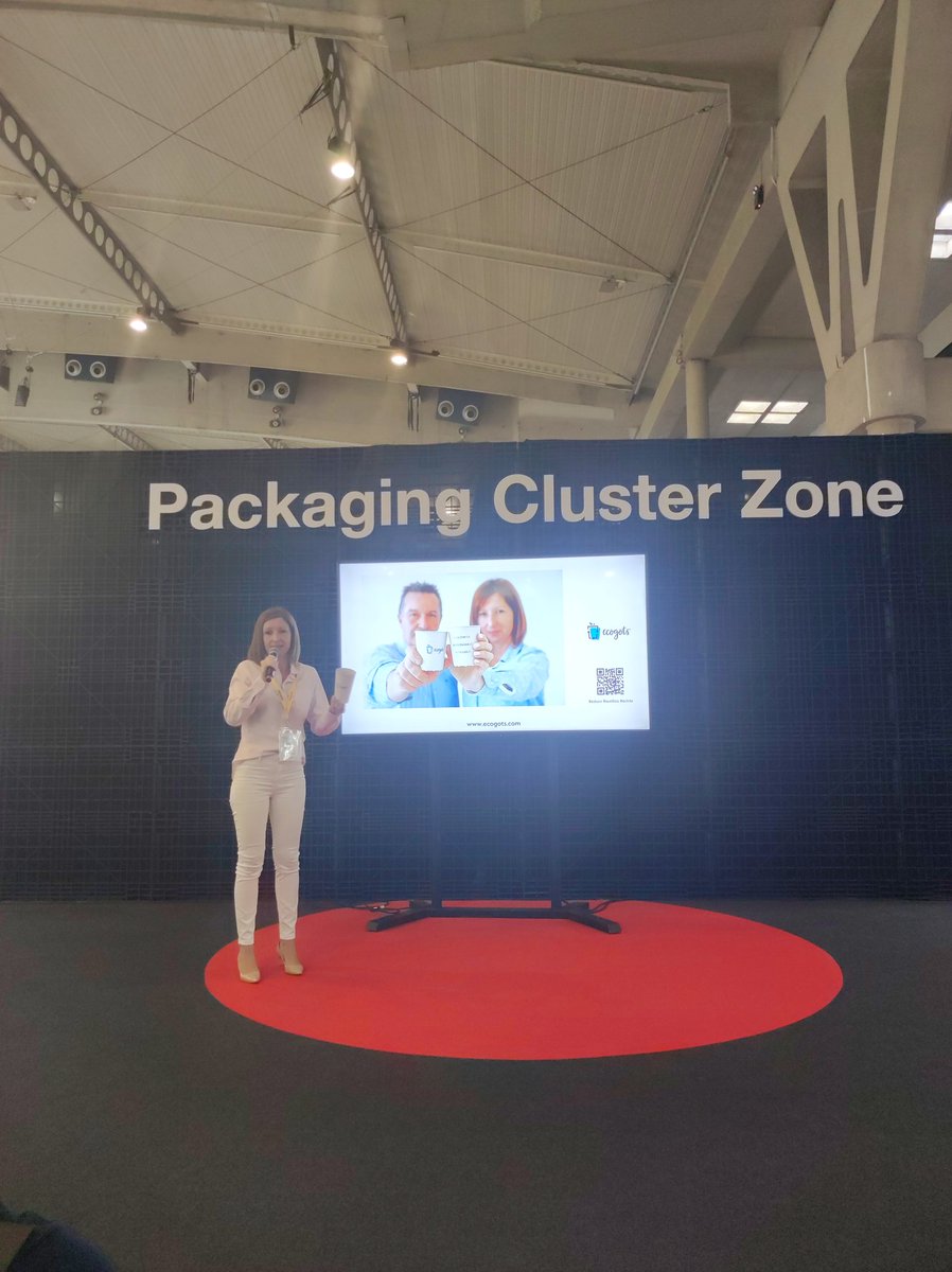 packcluster's tweet photo. #ElevatorPitch con @ecogots_ en el #PackagingClusterZone en @Hispackbcn @Fira_Barcelona https://t.co/muoSLUYvYw