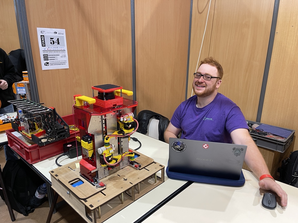 goldorak_r's tweet image. Nous voilà arrivés à la #CDR2022 , retrouvez-nous stand 54 pour nous voir travailler sur notre robot et peut-être bientôt nos robots.