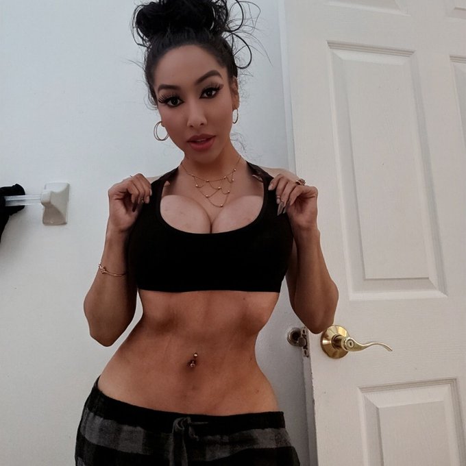 Are you in love with the shape of me? 😘 #anakaliyah https://t.co/HJ63P7lwuT<a href="/tag/anakaliyah"class="tags">#anakaliyah</a>