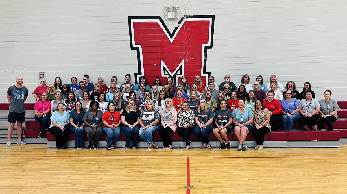 katelyn_dorsett's tweet photo. Thankful for our Mustang Family!
#mustangfamily #TheMustangWay 
@sccboe https://t.co/3wOpFrYu6r