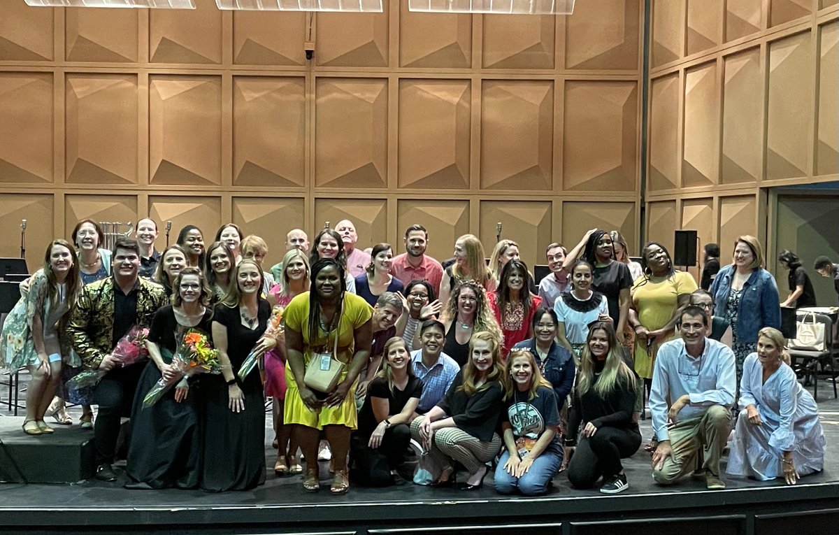 mgmgators's tweet photo. The Ten at the Glen Anniversary Concert last night was special for so many reasons! Getting to see so many of the people that helped found MGM and our current staff was definitely one of them! #professionaleducators #wearecrew @ELeducation @LexingtonOne https://t.co/tkkUQn27Xh