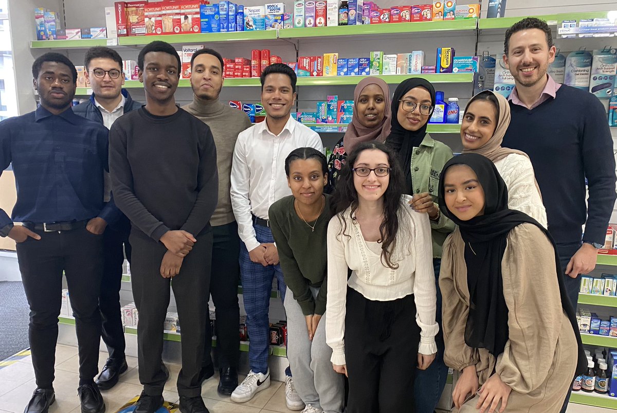 Introducing @GL_Pharmacy trainee pharmacists 21-22. This group know they have a big exam in 35 days.They also know they’ve worked incredibly hard &have been preparing & revising ever since, to be the best pharmacist they can. They also know the team @GL_Campus believe in them 💯