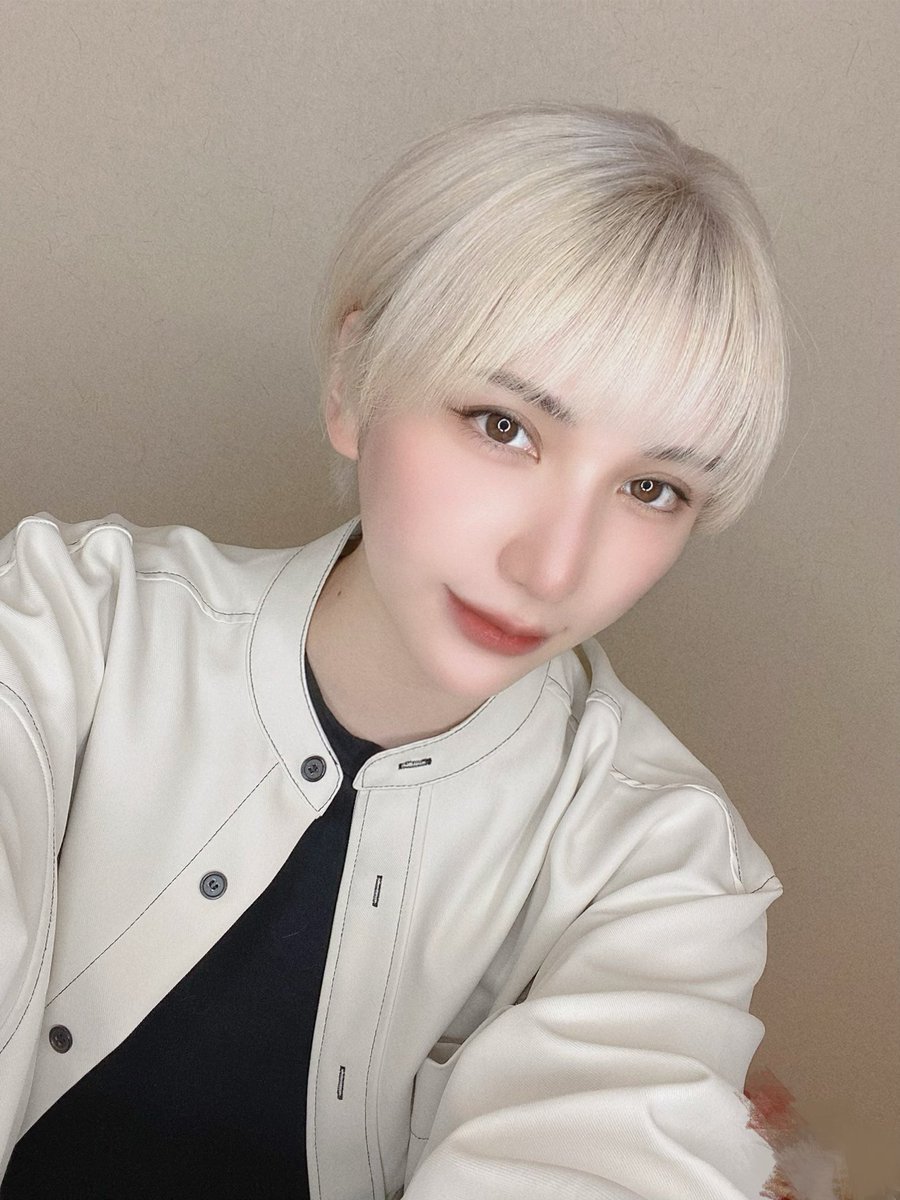 lopechante's tweet photo. めちゃくちゃ綺麗なブロンドにしてもらた https://t.co/aZJ8KeZjxB