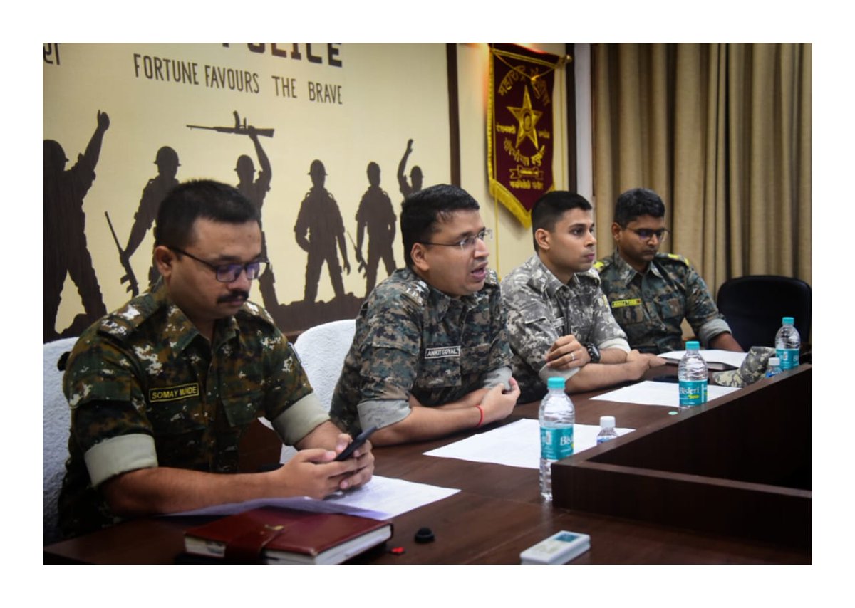 12 लाख रू. ईनामी असलेल्या 02 जहाल नक्षलवाद्यांचे आत्मसमर्पण. नक्षलवादी नामे रामसिंग ऊर्फ सिताराम बक्का आत्राम, वय 63 वर्ष रा. अर्कापल्ली ता. अहेरी जि. गडचिरोली व माधुरी ऊर्फ भुरी ऊर्फ सुमन राजु मट्टामी वय 34 वर्ष रा. गट्टेपल्ली पोमके हालेवारा ता. एटापल्ली जि. गडचिरोली