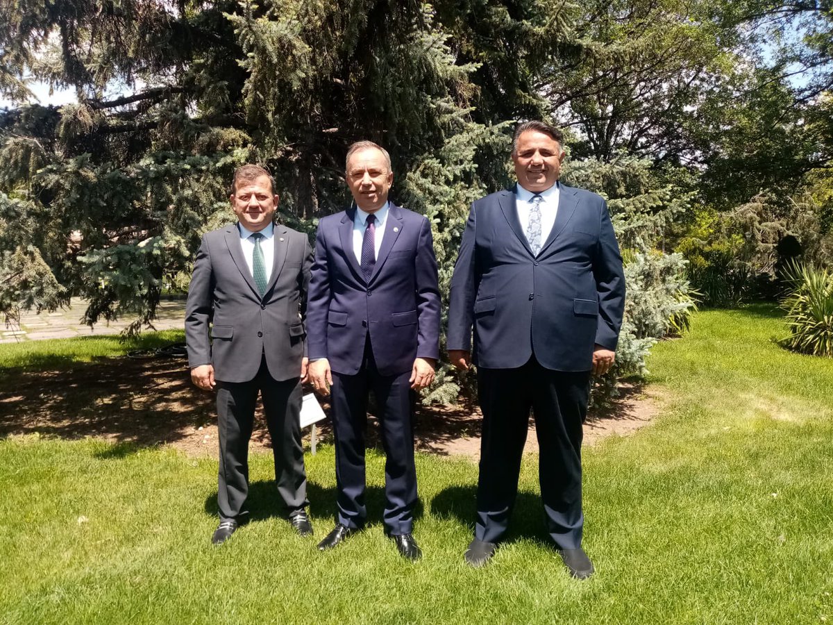 AhmetSCeylan's tweet photo. 📍Türkiye Büyük Millet Meclisi 

Mv’miz Oğuzhan Kaya ile birlikte Çorum TSO Bşk’mız Çetin Başaranhıncalı Gazi Meclisimizde ağırladık. 

il ve ilçelerimizdeki OSB ve sanayi alanlarında faaliyet gösteren sanayici ve iş adamlarımızın ilgili talepleri üzerine istişarelerde bulunduk. https://t.co/Tjmo1PqLpt