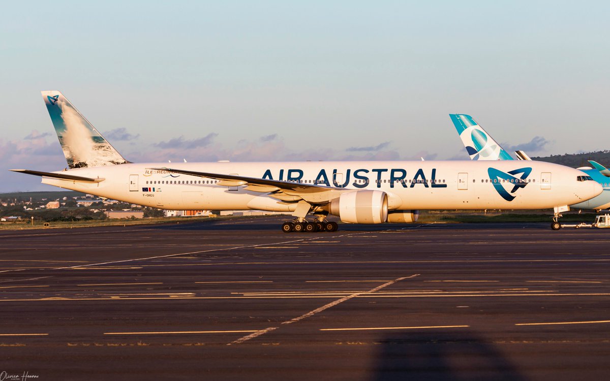 OlivierHoarau's tweet photo. π·πͺ F-OREU, the oldest (and the most beautiful π) #Boeing777 of @airaustraloff towed to the gate during sunset and on departure to #Paris as #UU975 πβοΈ
#Avgeek #AirAustral #LaReunion #B777 https://t.co/PDaphGoeWd