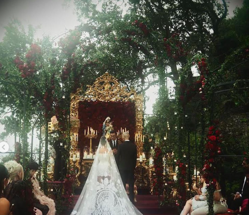 LivealikeFR's tweet photo. #KravisWedding : pourquoi avoir choisi #Portofino comme destination de mariage ? https://t.co/JJPfIboJZB https://t.co/tUXV6AOxtJ