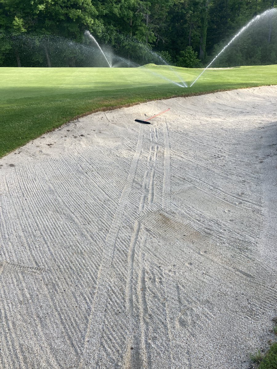 JeffMoesch's tweet photo. Guess the operator of the new remote control power cart wanted to check out the dune buggie feature!  @grumpysuper https://t.co/JlbMcxLJIt