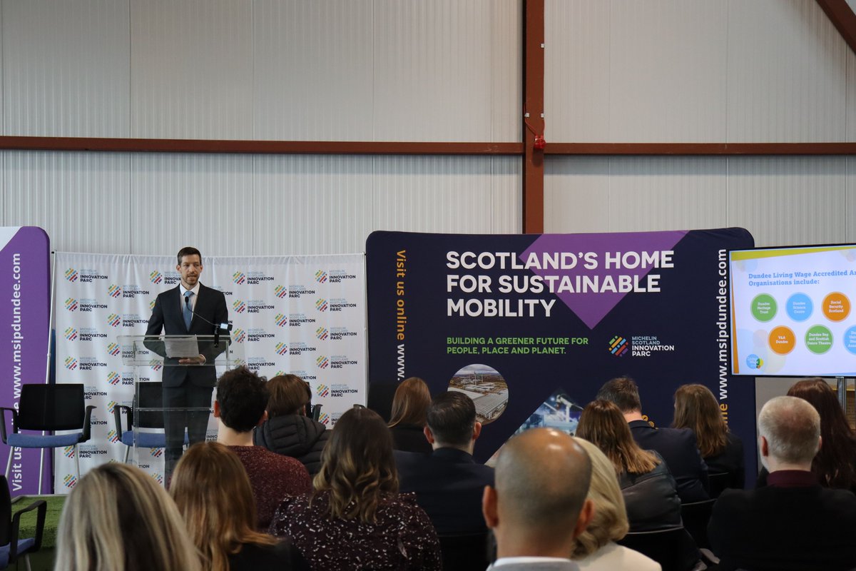 DundeeCouncil's tweet photo. Ambitious targets for growing the @LivingWageScot movement in Dundee have been set

Over the next three years we want to:
🔶Have over 30,000 workers receiving the real Living Wage 
🔷Increase the number of employers paying the Living Wage by 60

 https://t.co/yj9Pq0LLWX https://t.co/8IYdK4espm