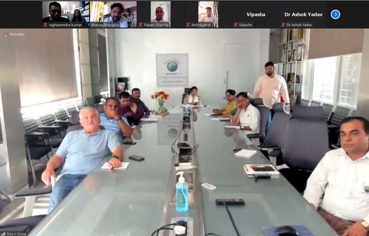 Bhavya100's tweet photo. It was a wonderful discussion on floricultural crops with M/s Rise N Shine, Pune (a leading company in plant tissue culture) for the development of the Floriculture sector in #northindia. Got a chance to interact with Mr. David, a gerbera expert from #Israel @CSIR_IHBT @CSIR_IND https://t.co/RJhrDZmj03