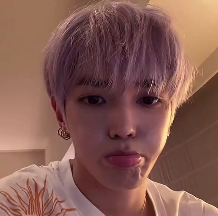 LOOKSTY's tweet photo. Cute #TAEYONG https://t.co/mGOEAEH5DL