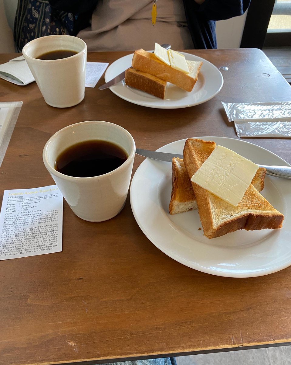 koueki_nagaoka's tweet photo. #エンバンクメントコーヒー
こだわりコーヒー(浅煎り)に特化した人気コーヒー店で美味しいコーヒーを頂きながら、朝食パン頂きました。
#珈琲好き
#旅グルメ
#大阪グルメ
#embankmentcoffee
#coffee
#大阪北浜
#浅煎りコーヒー専門店
#オシャレカフェ
#ecuador
#elsalvador https://t.co/zE1SNvsU4o