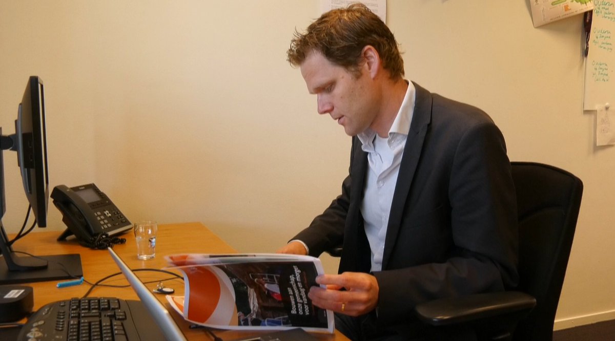 omroeppenm's tweet photo. Nieuwe bestuurscultuur Beesel ''geoefend'' tijdens formatie
https://t.co/AdViOERtQf https://t.co/In4xjGatcJ