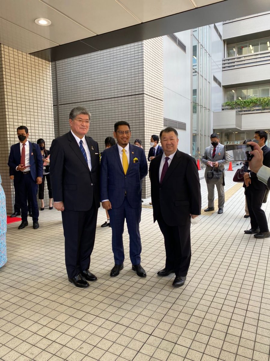 PejaOfPerak's tweet photo. Saya tidak perlu ulas kerana ianya tidak melibatkan kepentingan ramai. 

Atas sebab itu, saya berpandangan, tidak perlu layan.

Jom bagi tumpuan kepada kerja. ✊️🇲🇾 https://t.co/R7YNOEejNx