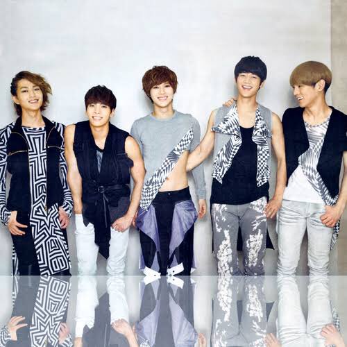 SGF_94's tweet photo. Happy 14th Anniversary my Boys💕
💎💎💎💎💎
Shawol 🤗 Shinee

#SHINee14anniversary #SHINeeDAY #SHINeeWORLD #SHINee_14TH_SHINingDay #ONEW #JongHyun #MINHO #key #TAEMIN https://t.co/neZPGRuCfx