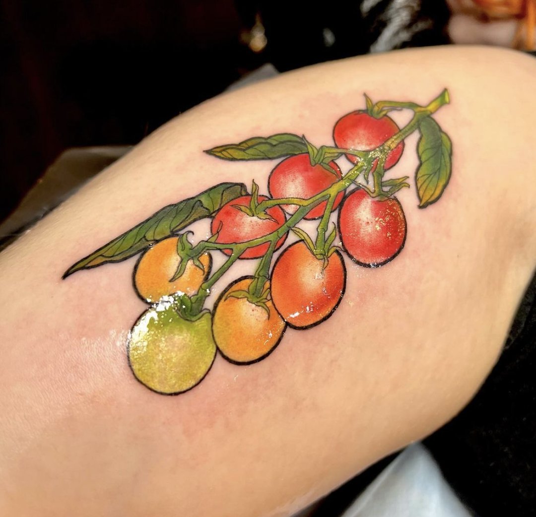 I did this Sicilianinspired orange tree tattoo for a wonderful Italian  client a few days ago My favorite things about it are the geom  Tatoeage  ideeën Tatoeage