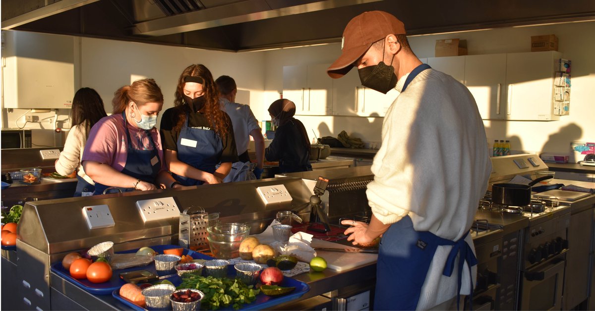 Learn everything you need to know about cooking for two in this months #SocialKitchen on 31/05/22! 🍃 A great opportunity to gain new skills, meet new people and discover how delicious plant-based meals can be! 😋

Sign up today: orlo.uk/Thl8V
