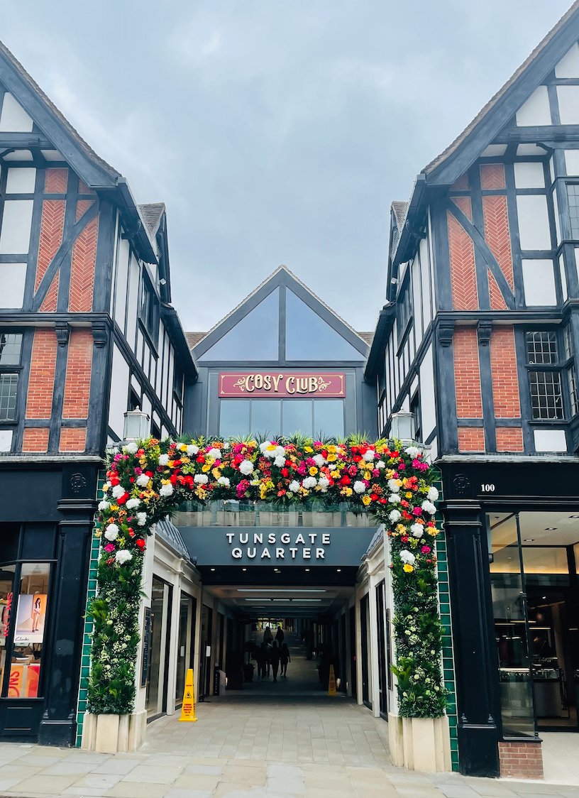 Win Afternoon Tea for Two at The Ivy Castle View Guildford:
-Follow <a href="/TunsgateQuarter/">tunsgatequarter</a> 
-Share your photo with the Tunsgate Quarter Floral Arch
-Give this post a ❤️
-Tag who you want to take to The Ivy Castle View Guildford including the hashtag #tunsgateinbloom
Ts&amp;Cs Apply