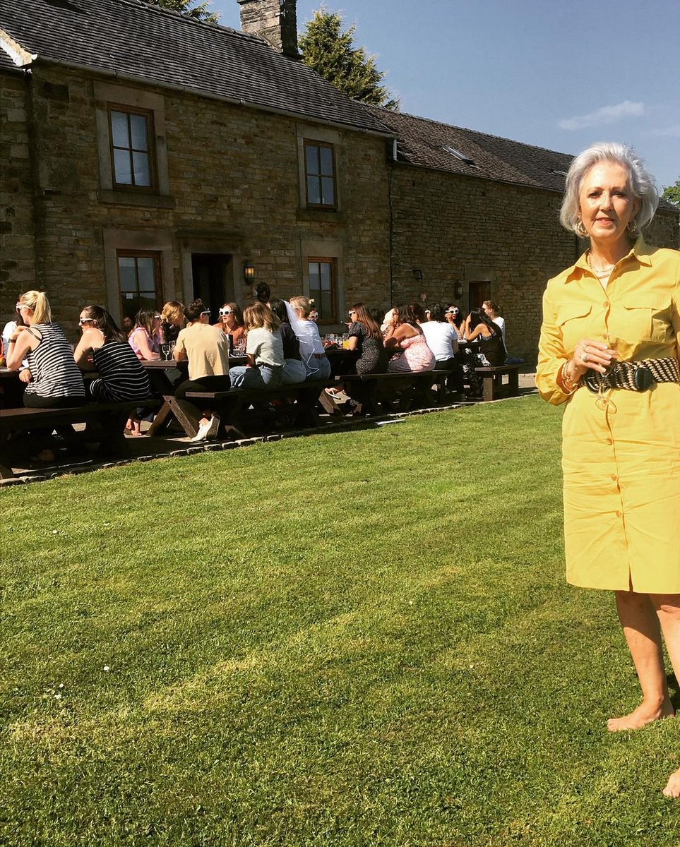 Hen party wine testing, alfresco style in the Peak District 💃🏻🍷

This bunch had a wonderful afternoon in the sunshine with Ingrid from Peak Wine Tasting at our property Lapwing Barns

🍇

📸  @peakwinetasting

#peakvenues #henpartyweekend