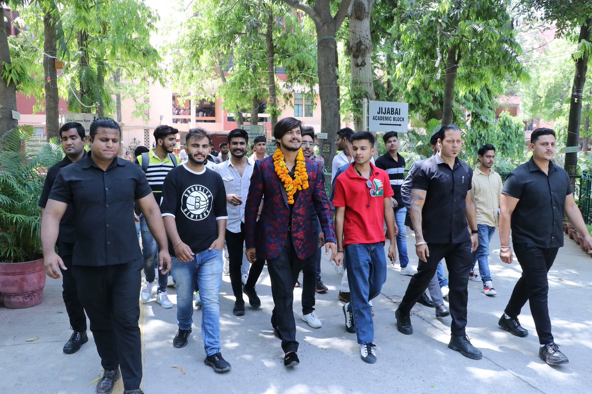 kaushiyk's tweet photo. The Grand Promo Event of Blockbuster Movie “Hari Hara Veera Mallu” with one an only “YUVAIN”, The Villian #Yuvain #yuvainian #sonipat #celebrity #shivajicollege #yuvainkaushik #yogenderkaushik #promoevent #honour https://t.co/aZl6eHRrWL