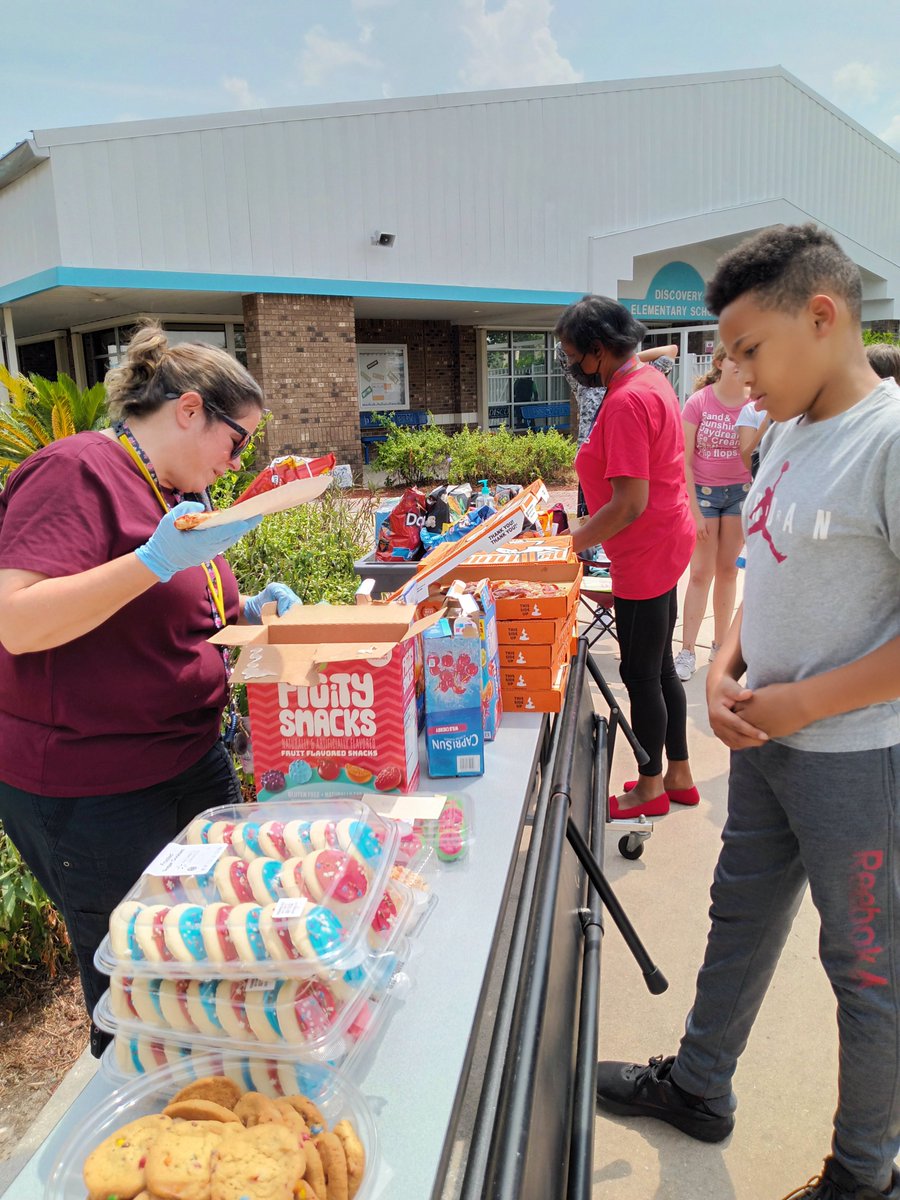 BrevAfterschool's tweet photo. The students and afterschool professionals at Discovery Elementary enjoyed an end-of-the-year Pizza Party. #AfterschoolWorks https://t.co/E9I72PhB6m