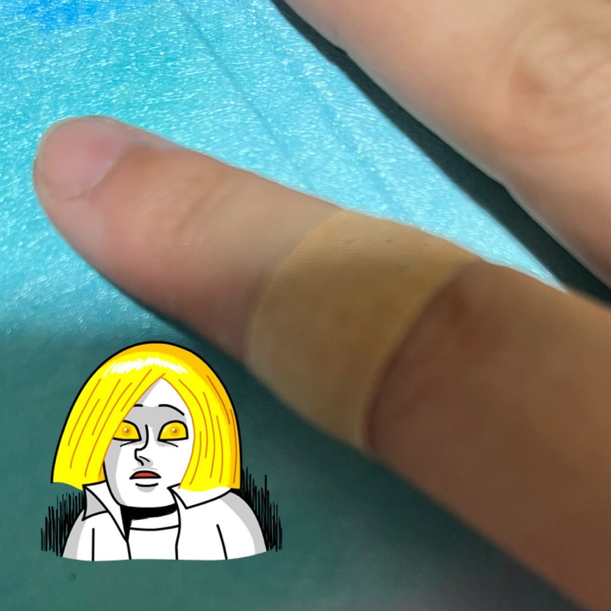 Apple Watchの新しいバンドを買って、可愛くてテンション上がってたのにいざつけようとしたら調整必要なやつで、付属の調整工具使おうとしたら壊れた…ので、iPhoneのSIM取り出す棒使ったら力入れすぎて指負傷…えっ新しいバンドつけられないじゃん😂😂😂