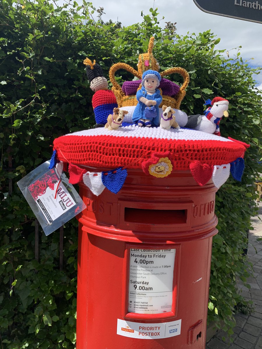 The latest Postbox Topper in Cathedral Green has a right royal theme and it was created by the amazing people at <a href="/mijuwoolsshop/">mijuwools</a> - thank you for making us smile! 👑