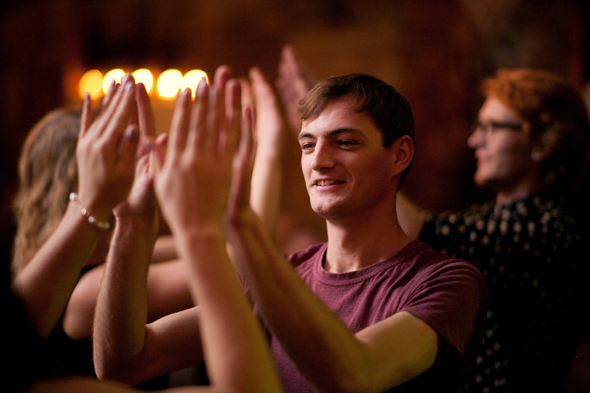 Pašā nedēļas viducī,laiks tikties DANČU VAKARĀ.Jau pēc stundas sāksies LAIMĪGĀS STUNDAS,kad aliņi nāk 1+1,bet 20:00 uzgriezīsik kādu jestrāku danci DANČU VAKARĀ!