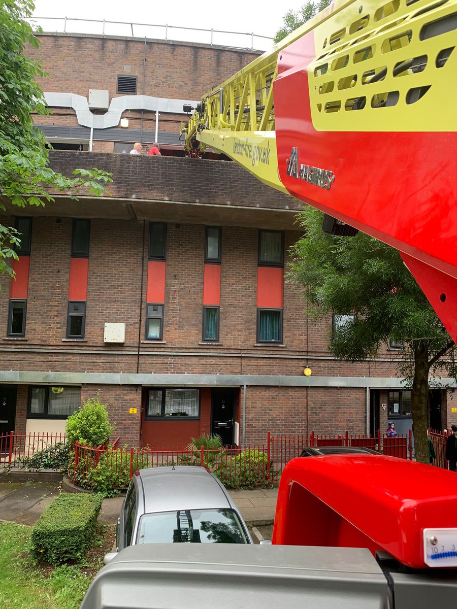 HaringeyLFB's tweet photo. A333 was requested from scene for the use of the #Rescue Loader this morning.

The TL crew #worked quickly to detach the cage and mount the rescue attachment ready to #mobilise.

Once in attendance a #successful rescue was made from third floor level down to ground level. https://t.co/duonIYmKRV
