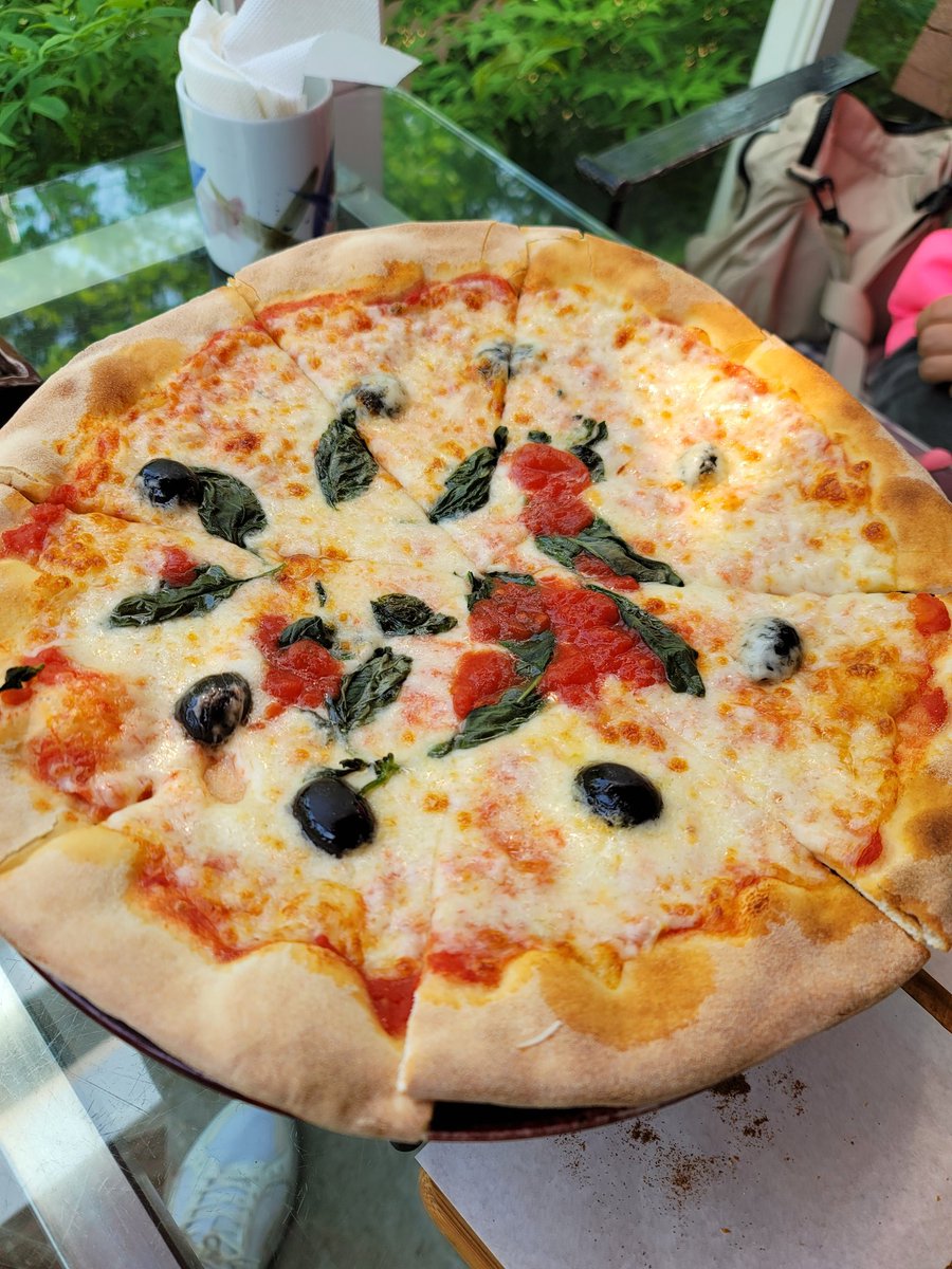 오늘오후에 여유로운 시간을보내네요.
사람부쩍거리는곳보다는 바람물 소리가들리고 한저한곳이 더맘이가네요.
애기없는 중년남자둘이먹고 마시고고민상담하니 시간이 금방갔네요.
언젠가는 애기를 데리고 다시오자는 약속을 하고 그곳을  떠나네요. ~~
외롭고방황한 애기들은 오세요
라인
hye8960