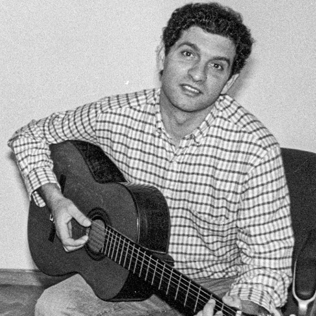 "La contradicción del nacionalismo andaluz es que no es nada nacionalista, es esencialmente universalista y anarquista, lo cual resulta apasionante. A eso se debe mi atracción por el #andalucismo"

#CarlosCano
#Andalucía #19j