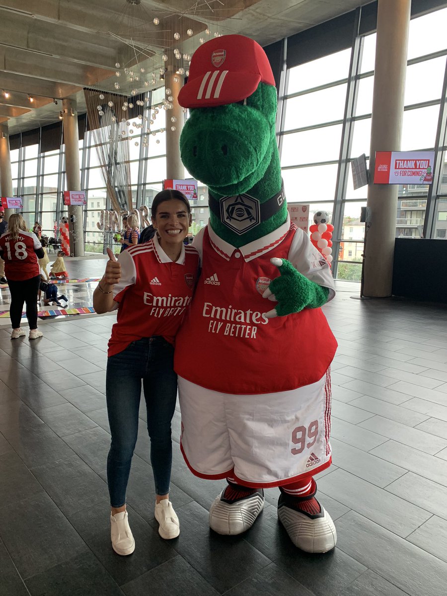 Lovely to be presenting at the <a href="/JuniorGunners/">Junior Gunners</a> play day at the Emirates today!❤️ 

Sorry Sammy Saint…🙈