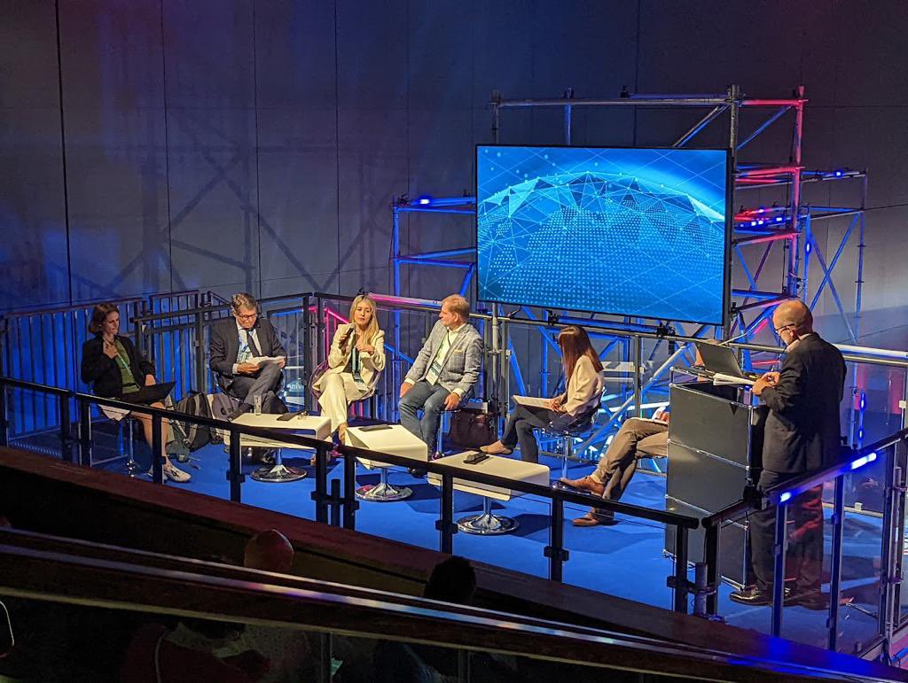EO4SDG's tweet photo. Terrific session on #SDGs: Midway to 2030. Perspectives from UN, statistics offices, space agencies, the private sector &amp; @GEOSEC2025 on progress to date &amp; how to scale use of #EarthObservation to meet the #SDGs through #integrated monitoring systems &amp; local impact 
#LPS22 https://t.co/px7NZqDFf8