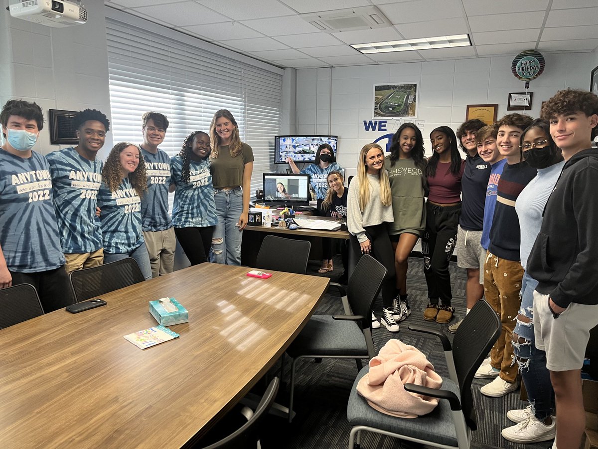 BravermanHHS's tweet photo. Congrats to our newly inducted anytowners !!! 2021-22 kids on left and 2022-23 kids are on the right. What an awesome honor!!! #weAreHowell https://t.co/wQGnjeWZkK