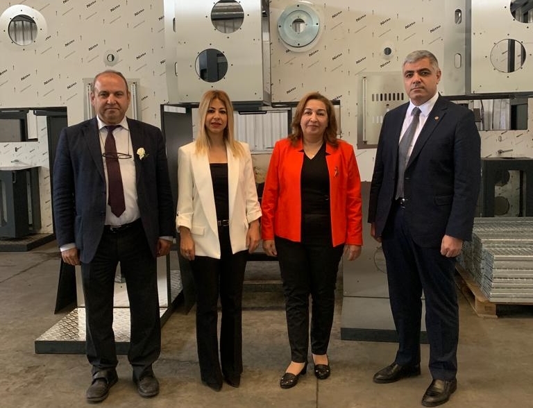 gso_kurumsal's tweet photo. Genel Sekreterimiz Yusuf İymen ve Üye Deneyimi ve Memnuniyeti Müdürümüz Kübra Kayın, 

◾ YGN Mekatronik San. İç ve Dış Tic. Ltd. Şti. YK Üyesi Yusuf Uskaner, 

◾ Uslan Arge İç ve Dış Ticaret Mühendislik Danışmanlık İmalat San. ve Tic. Ltd. Şti. YK Üyesi Fatma Uskaner,

(++) ⤵️ https://t.co/NBVqWC978t