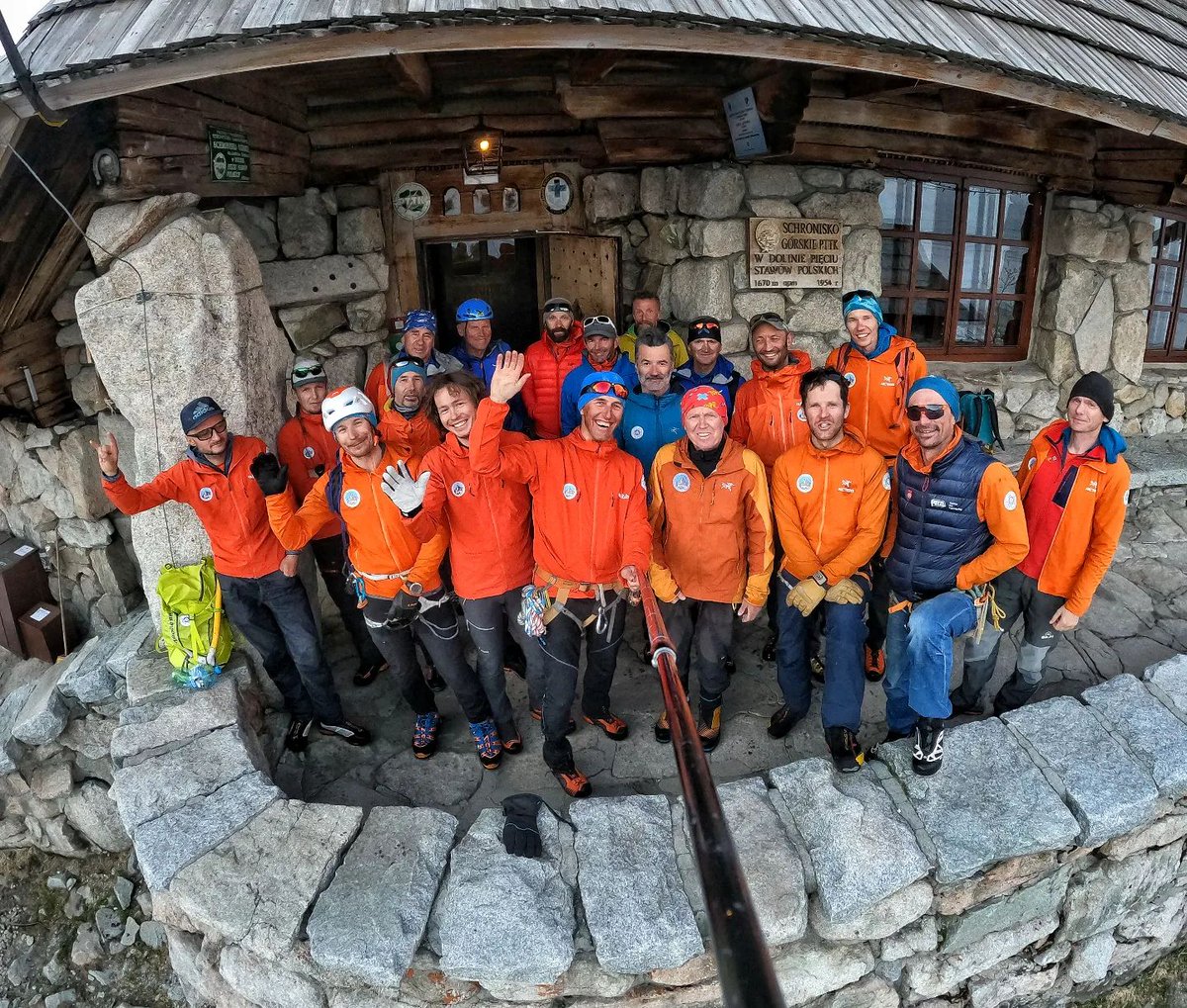 GORSKI_SWIAT's tweet image. PIĘKNO GÓR⛰️w #TATRY TO TYLKO z #SWPT 
CZEKAJĄ i ZAPRASZAJĄ!!! 
swpt.pl/?fbclid=IwAR2M…
Schronisko w Dolinie Pięciu Stawów - Andrzej Mikler