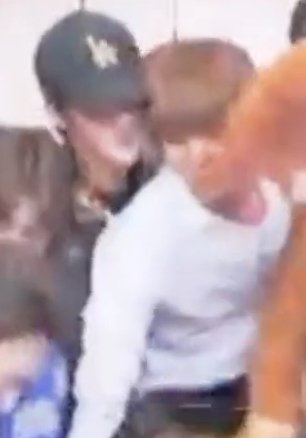 ironjeonss's tweet photo. But I still want you 💔💔 #winkdeep https://t.co/yonovNXhLZ