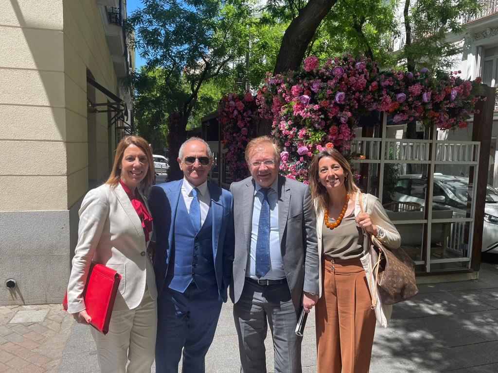 crivallejo's tweet photo. Presentación del Instituto de Investigacion e Innovacion Juridica en @icam_es Aunando fuerzas entre colegios para encontrar soluciones, propuestas de lege ferenda que mejoren la seguridad juridica. #investigacion #formacion @JesusFamilex @consumidor_es @JM_AlonsoPuig https://t.co/HsbdbuvvDJ
