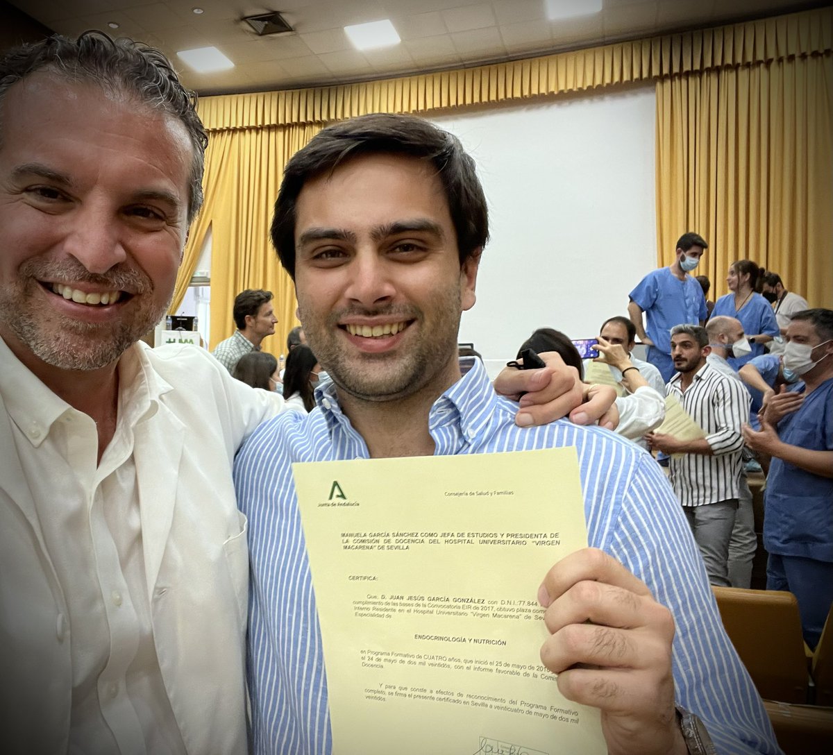 CristobMorales's tweet photo. @juanjeb8 No es una despedida… siempre serás Macareno y ya ahora como adjunto y recientemente ascendido a #EndoPower @sociedadSEEN @SociedadSeedo comienza una preciosa etapa en @hujuanramon donde serás muy feliz dentro de un equipazo @MLainezLopez @LunaFlorencio90 https://t.co/f0wHTrbMG1