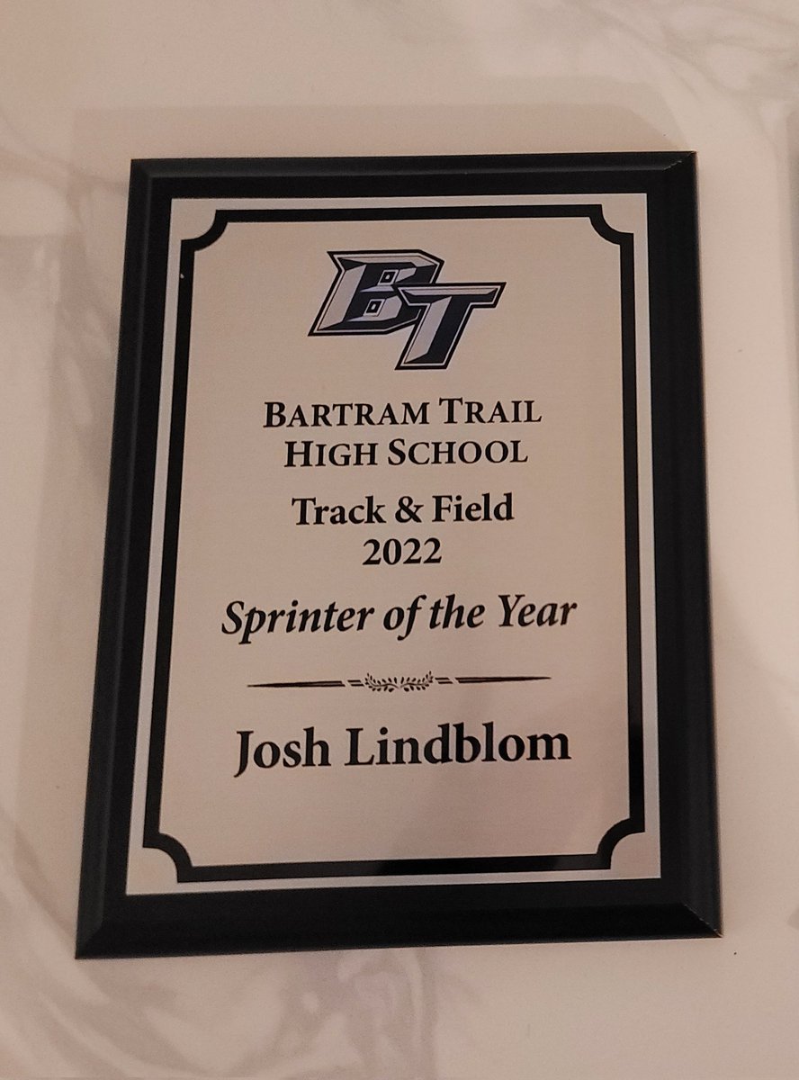 JoshuaLindblom's tweet photo. Honored to receive Bartram's Sprinter of the Year Award. Looking forward to a Senior record breaking year ahead. 🙏🐻🙏 https://t.co/HZqP2bqe3X