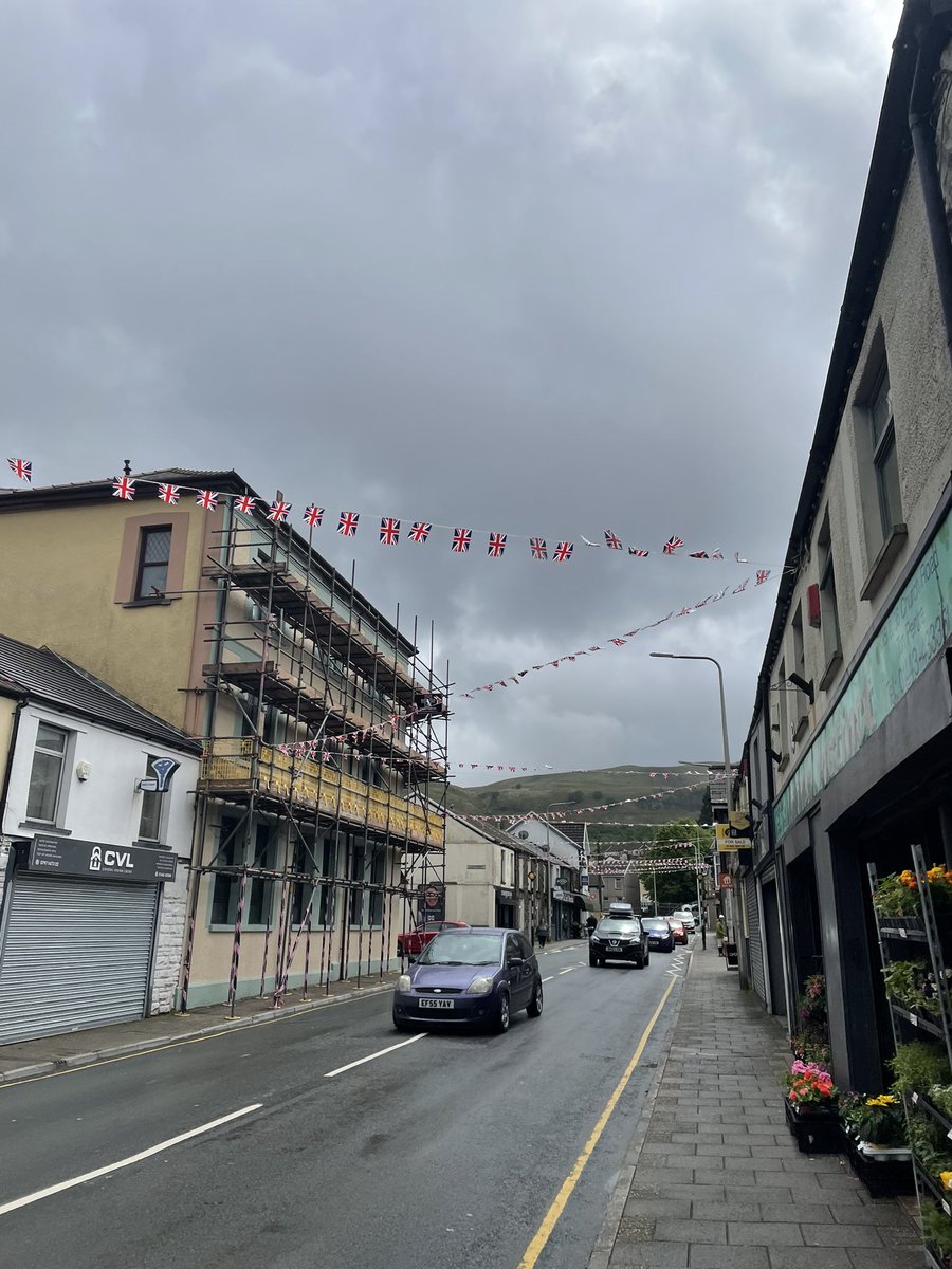 AndrewDowling84's tweet photo. I feel sick 🤮 What on earth is this crap in Ton Pentre 🤯 https://t.co/Vq0kLcFTWB