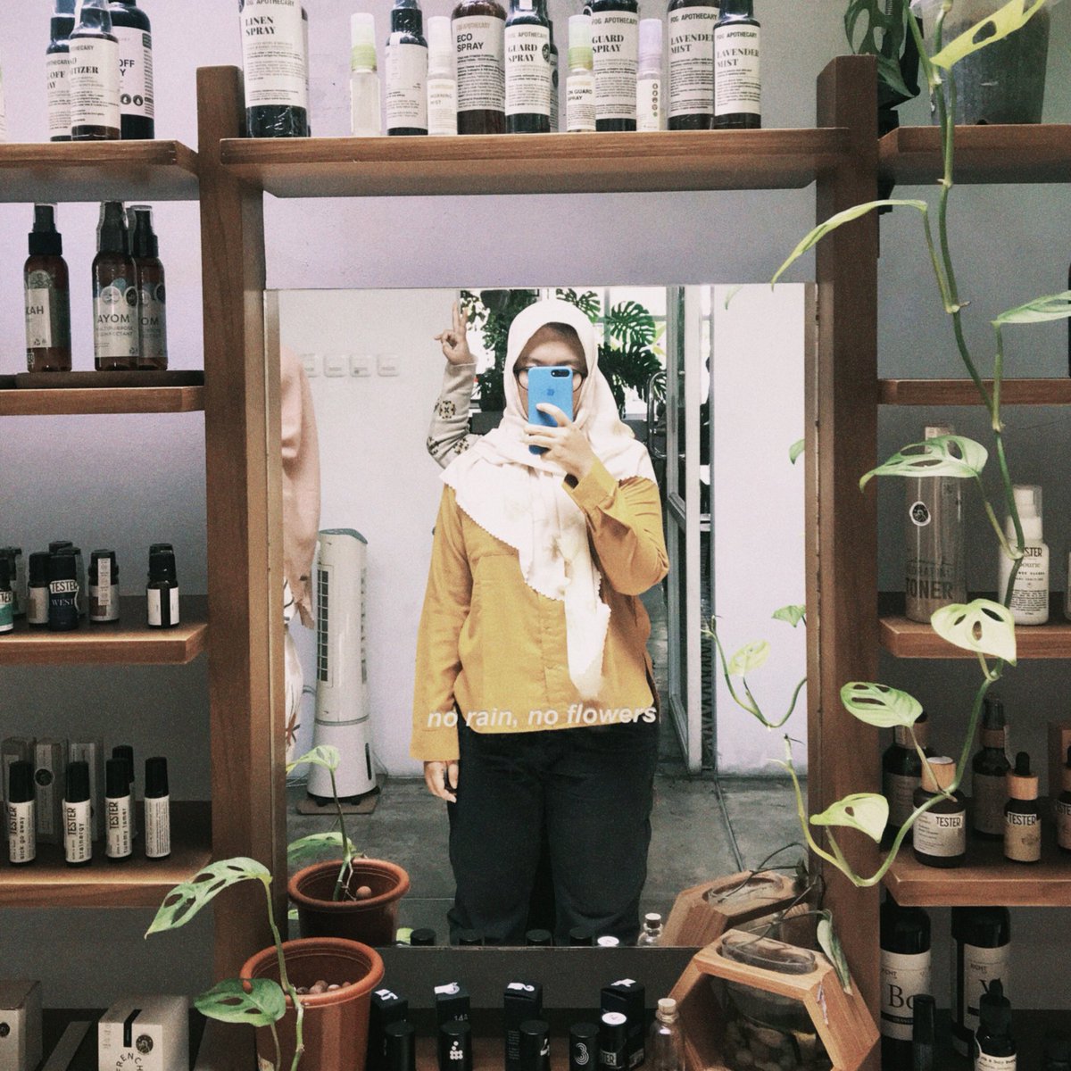 Eudaimonia2703's tweet photo. His recent photo reminds me of one of my seca 🙈
#ICSelcaDay #InnerCircleSelcaDay w/ @official_yoon_ 💙 https://t.co/ORHhICeKJp